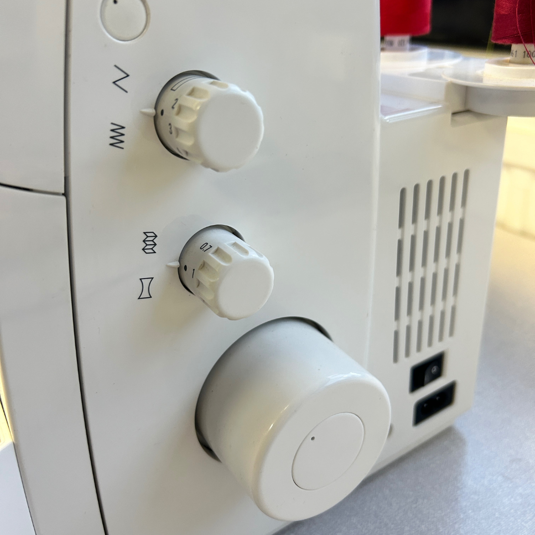 Bernina L460 Overlocker Pre-Loved
