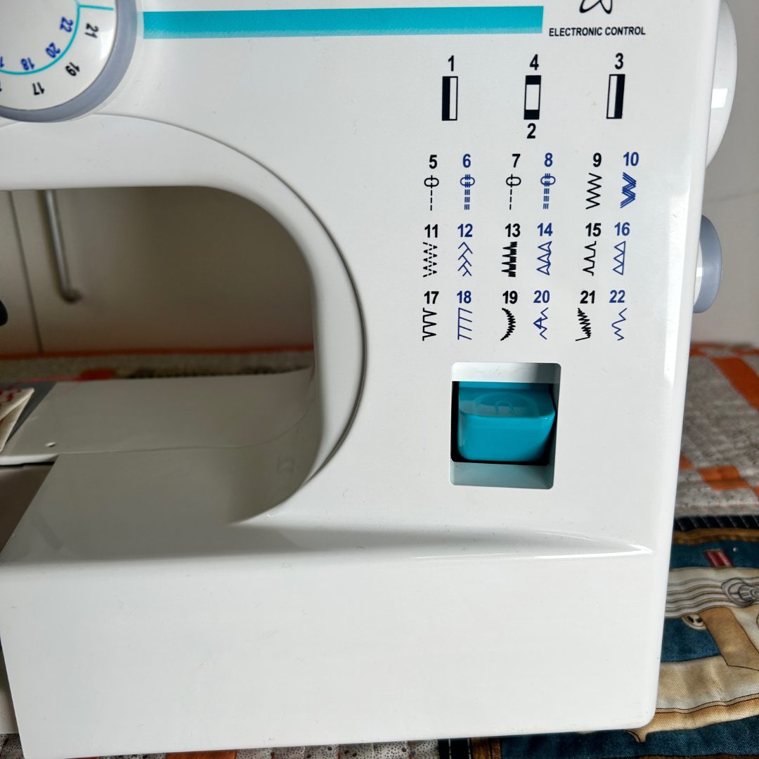 E & R Classic Pre-Loved Sewing Machine