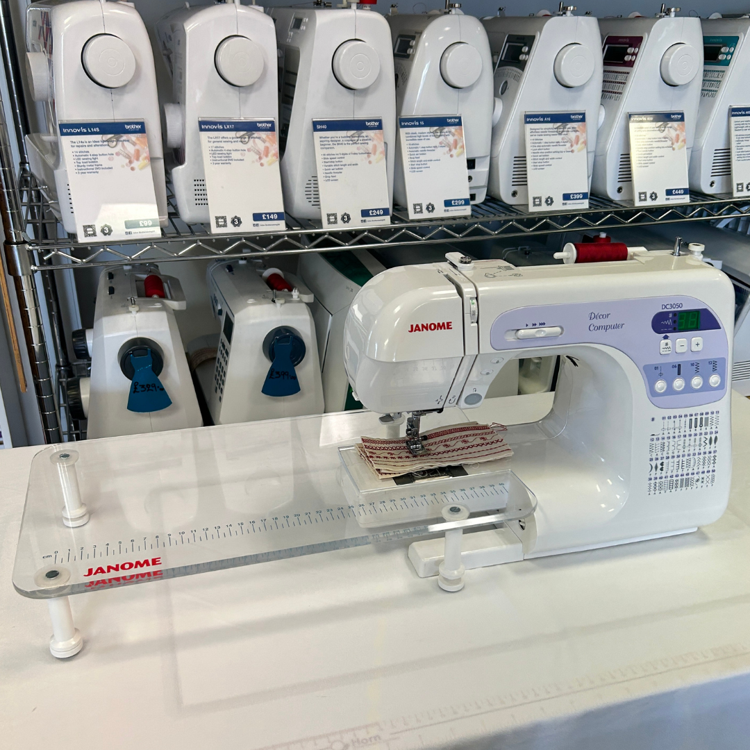 Janome Decor DC3050 Sewing Machine