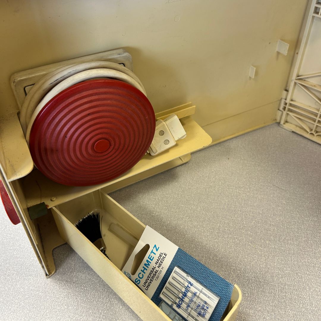 Bernina Nova 900 Vintage Sewing Machine